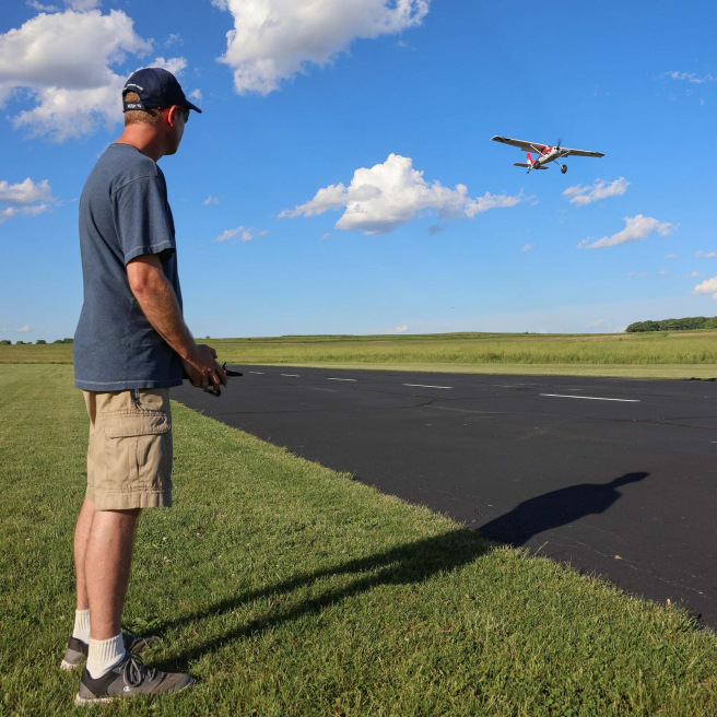 Avion Carbon-Z Cessna 150T E-Flite - Kit PNP et BNF Avion Carbon-Z Cessna 150T E-Flite - Kit PNP et BNF