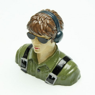 Pilotes pour modèles réduits, Hauteur ≃ 7cm - largeur ≃ 8cm Pilotes pour modèles réduits, Hauteur ≃ 7cm - largeur ≃ 8cm