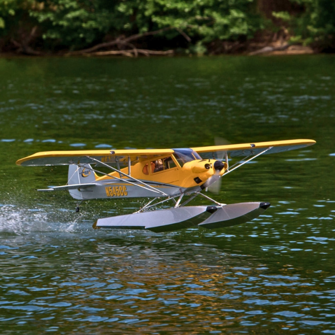 Avion Carbon Cub 15cc ARF 90" de Hangar 9