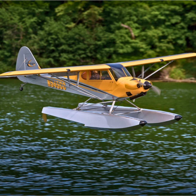 Avion Carbon Cub 15cc ARF 90" de Hangar 9