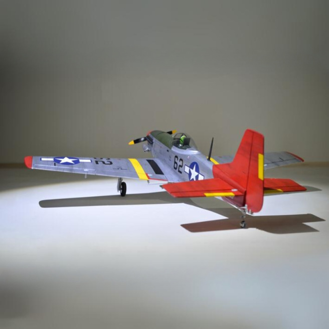 Avion P51 Mustang GP/EP ARF 141cm avec train d’atterrissage rétractable de Phoenix Model