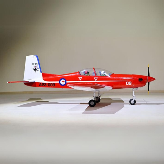 Avion Pilatus PC-9 GP/EP ARF 149cm Train rentrant électrique de Phoenix Model Avion Pilatus PC-9 GP/EP ARF 149cm Train rentrant électrique de Phoenix Model