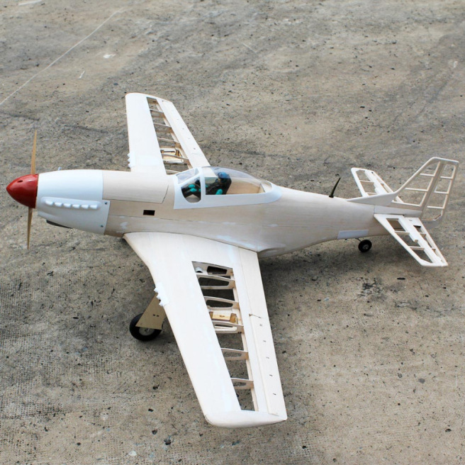 Avion Mustang P-51D kit à construire de SF Model - Env. 1.43m Avion Mustang P-51D kit à construire de SF Model - Env. 1.43m
