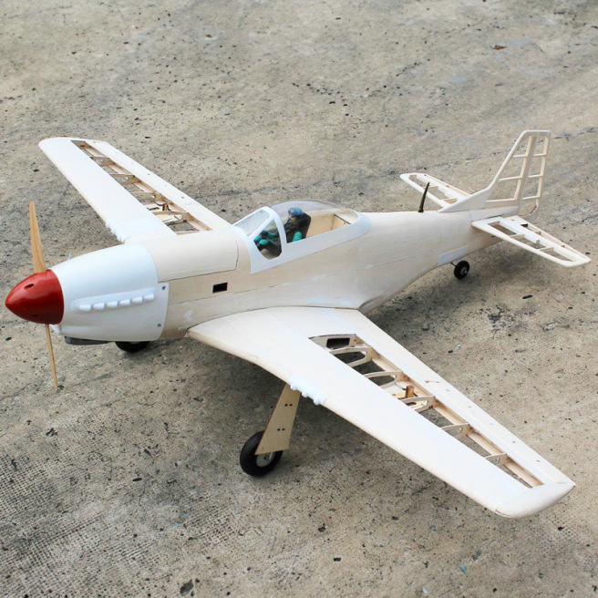 Avion Mustang P-51D kit à construire de SF Model - Env. 1.43m Avion Mustang P-51D kit à construire de SF Model - Env. 1.43m