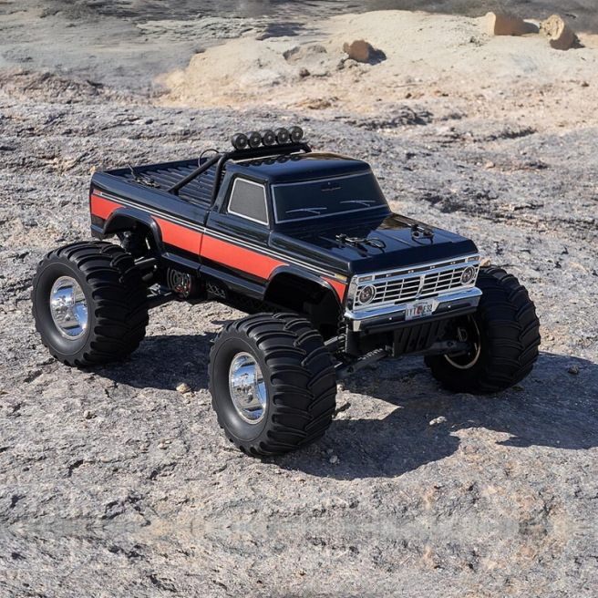 Monster truck Ford F100 1/10 Black & First Blood kit RTR de FMS