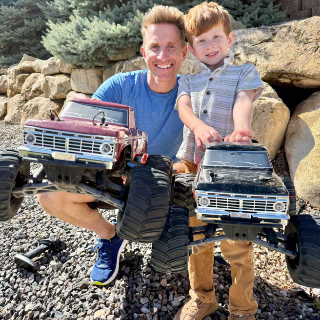 Monster truck Ford F100 1/10 Black & First Blood kit RTR de FMS