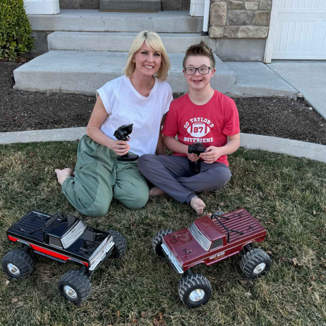 Monster truck Ford F100 1/10 Black & First Blood kit RTR de FMS