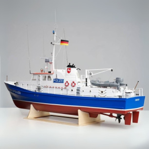 Bateau de police W3 Kit 1:25 avec accastillage de Romarin by Krick