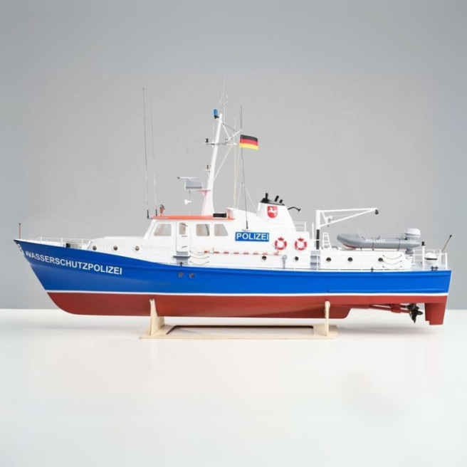 Bateau de police W3 Kit 1:25 avec accastillage de Romarin by Krick