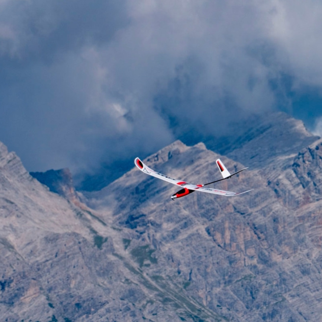 Planeur Falke 1800mm ARF Bleu/Rouge de Kavan