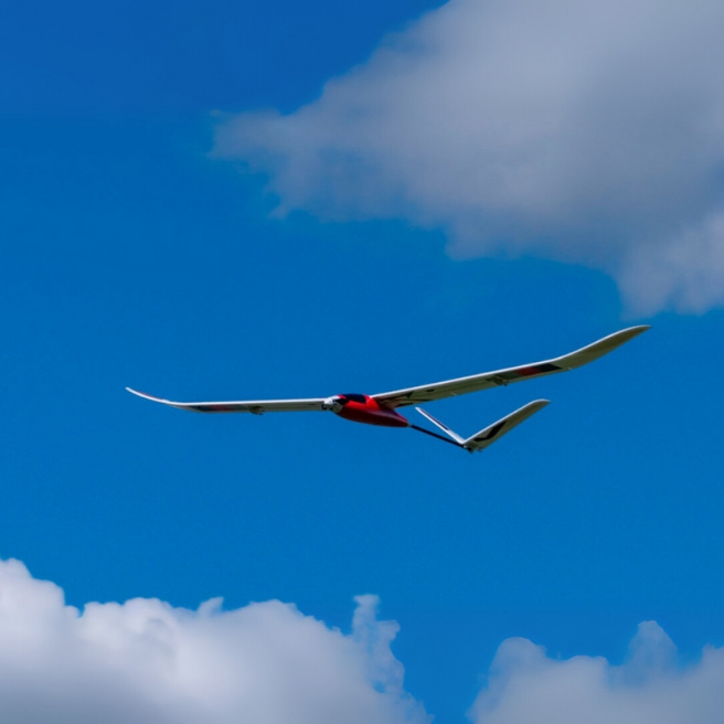 Planeur Falke 1800mm ARF Bleu/Rouge de Kavan