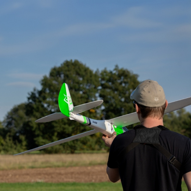 Planeur Twisty 1512mm PNP Orange/Vert de Kavan