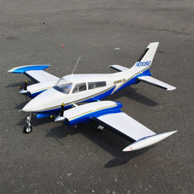 Avion bimoteur Cessna 310 ARF Giant Scale 205cm avec train rentrant électrique de Seagull Models Avion bimoteur Cessna 310 ARF Giant Scale 205cm avec train rentrant électrique de Seagull Models