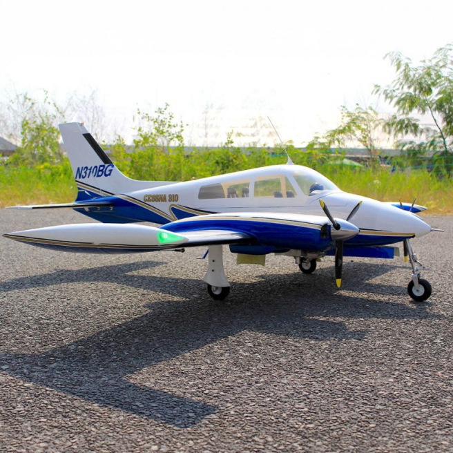 Avion bimoteur Cessna 310 ARF Giant Scale 205cm avec train rentrant électrique de Seagull Models Avion bimoteur Cessna 310 ARF Giant Scale 205cm avec train rentrant électrique de Seagull Models