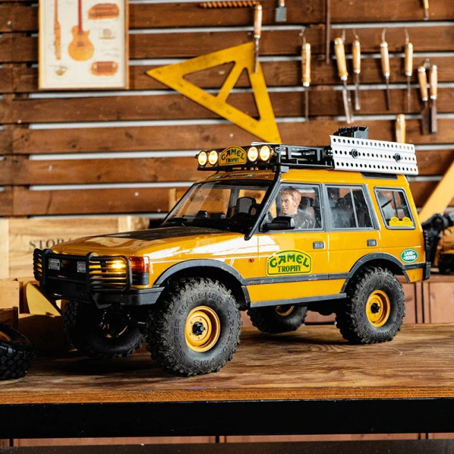 Crawler Land Rover Discovery Series I FCX10 1/10 RS ARTR jaune de FMS
