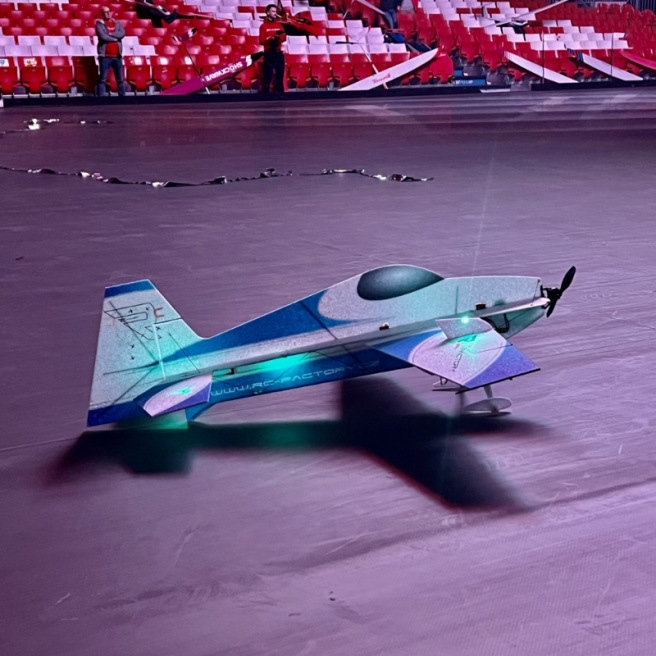 Avion indoor Laser 200 855 mm kit EPP de RC Factory