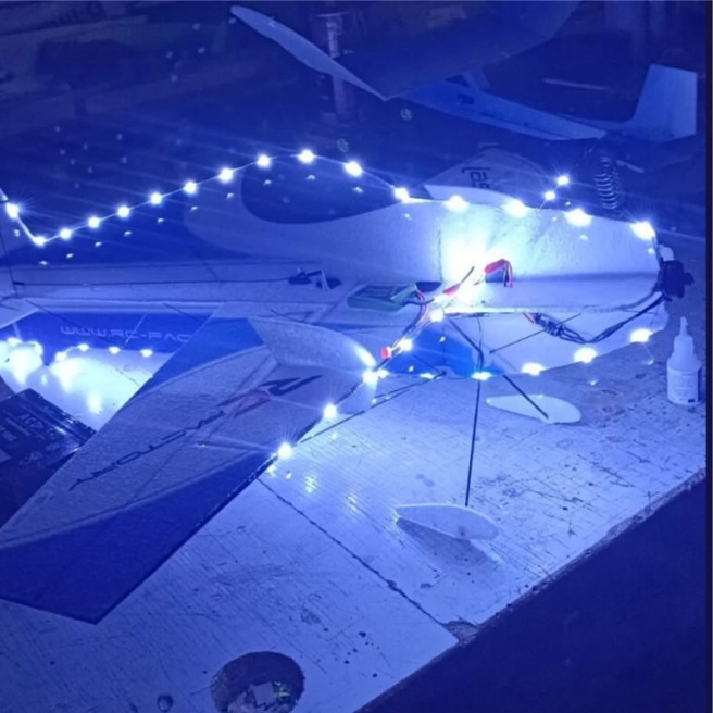 Avion indoor Laser 200 855 mm kit EPP de RC Factory