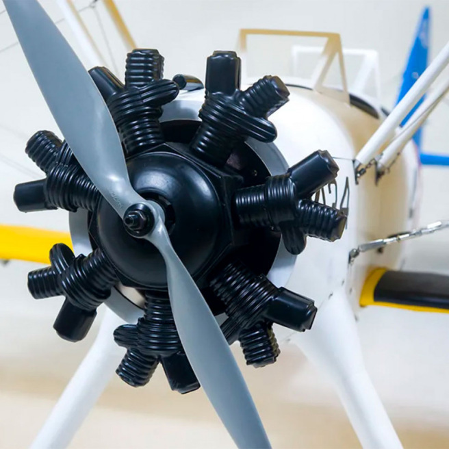 Avion RC PT-17 Stearman 1,6 m ARF biplan bois – 20cc ou électrique – DW Hobby