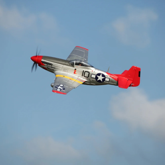 Avion Warbird P-51D Red Tail V8 1450 mm PNP de FMS
