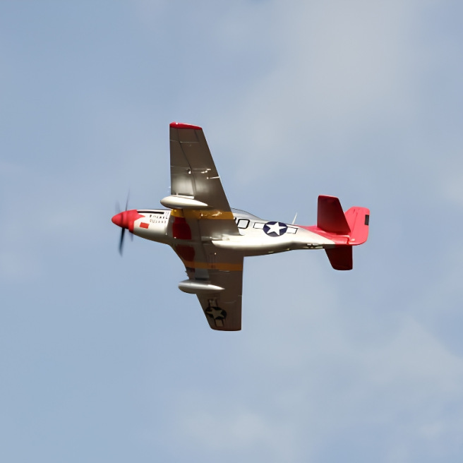 Avion Warbird P-51D Red Tail V8 1450 mm PNP de FMS