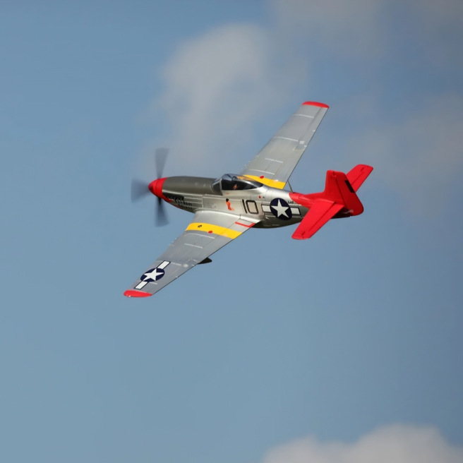 Avion Warbird P-51D Red Tail V8 1450 mm PNP de FMS
