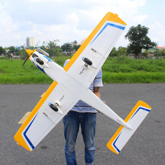 Avion de sport Piper Cherokee 1,53 m 10cc ARF Jaune de Seagull Models