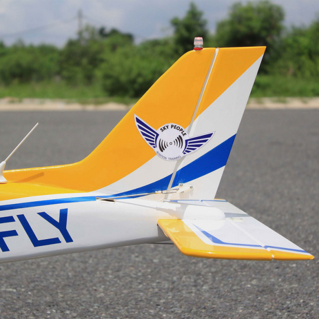 Avion de sport Piper Cherokee 1,53 m 10cc ARF Jaune de Seagull Models