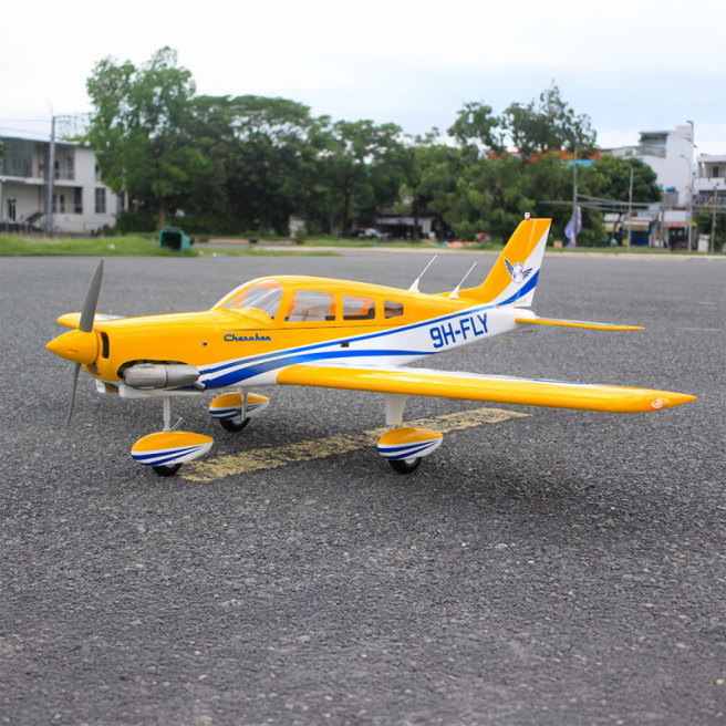 Avion de sport Piper Cherokee 1,53 m 10cc ARF Jaune de Seagull Models