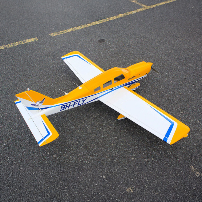 Avion de sport Piper Cherokee 1,53 m 10cc ARF Jaune de Seagull Models
