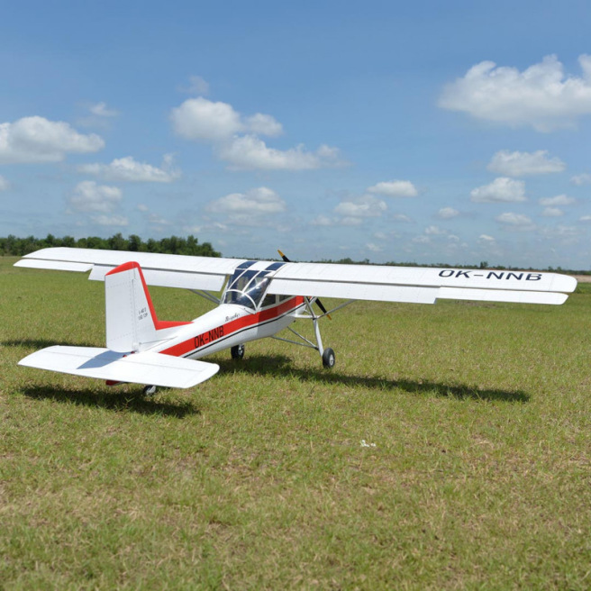 Avion semi-maquette L-60 Brigadýr 2668 mm ARF de Black Horse