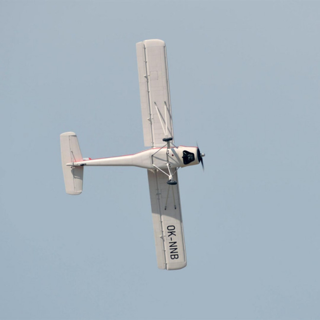 Avion semi-maquette L-60 Brigadýr 2668 mm ARF de Black Horse