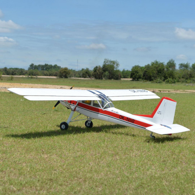 Avion semi-maquette L-60 Brigadýr 2668 mm ARF de Black Horse