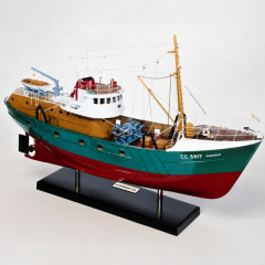 Bateau de pêche Le Marignan de New Cap Maquettes + accastillage